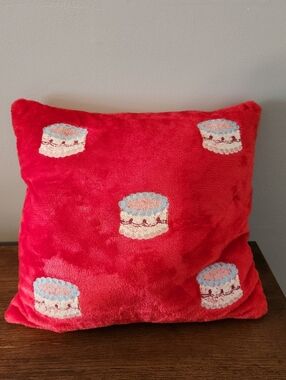 Five Below Cake Icon Throw Pillow 16in×16in×3in Red